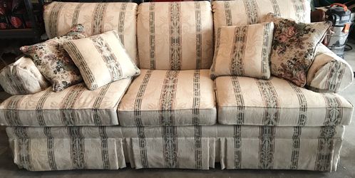 La z boy like new sofa