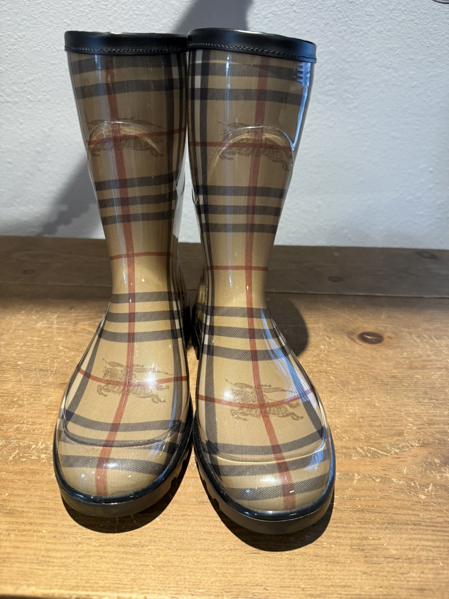 New Burberry Woman’s Rain boots Size 8