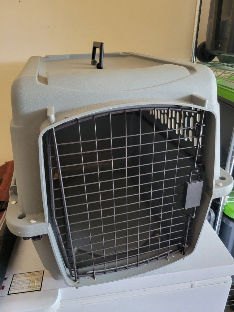 Large Dog Crate/ Dog Carrier