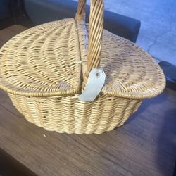 Wicker Picnic Basket With Lid And Handle