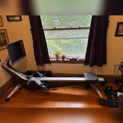 Hydrow Rower, Large Screen - Like New - 2021 – Belmont, MA
