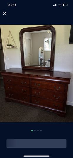 $100 Dresser