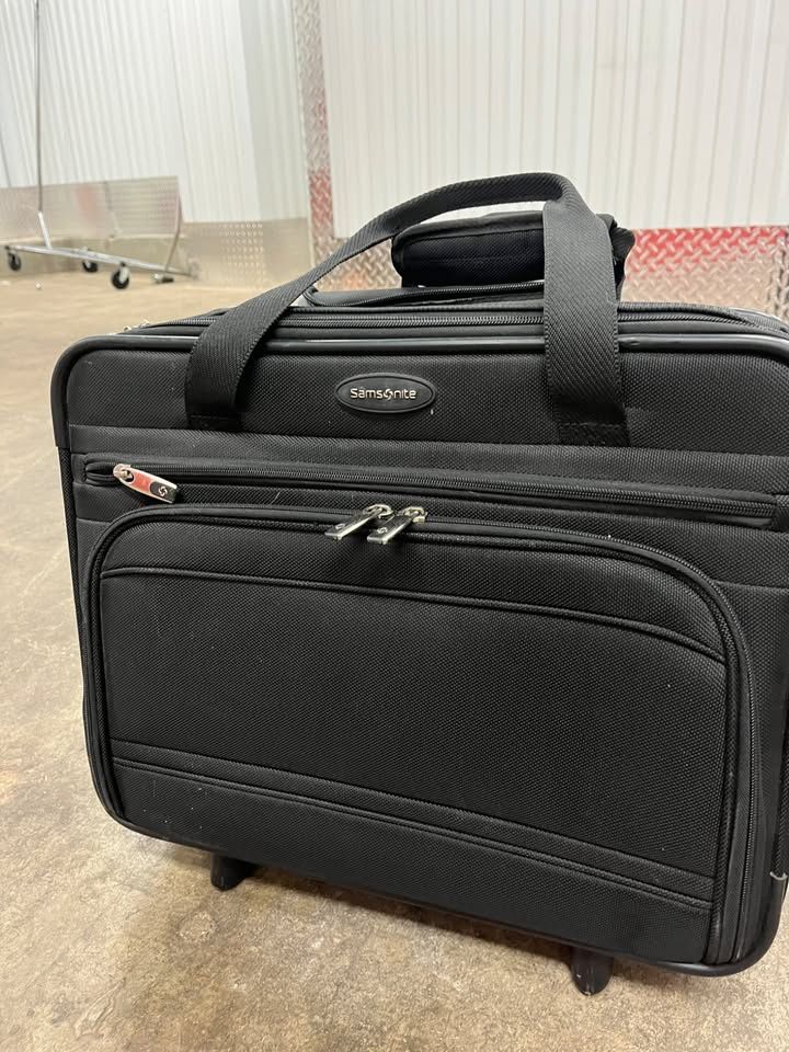 Samsonite Rolling Luggage Bag – Like New, 15.6” Laptop Size