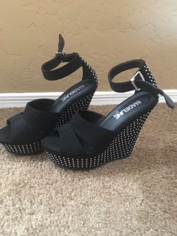Black wedges