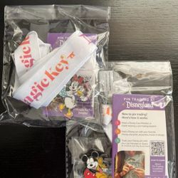 Disney Magic Key Holders 2025 Pin Lanyard Sets Mickey & Pluto and Minnie & Daisy