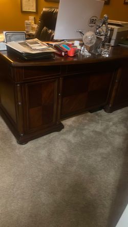 Executive office desk