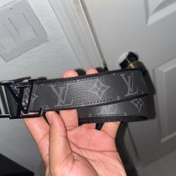 LOUIS Vuitton Black Belt FITS M OR LARGE