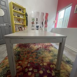 Dining Room Table (with 2 Leaves, Self-Storing)