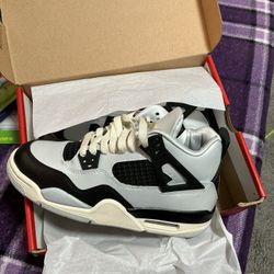 Jordan 4 Pure Platinum
