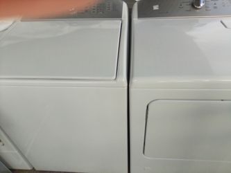 Like New Kenmore 600 HE Washer Dryer gas Set