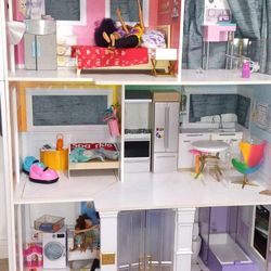 Rainbow High Dollhouse