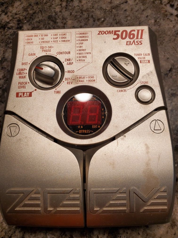 Effect zoom 506 II BASS multi effect AS IS $45 NO CORDS