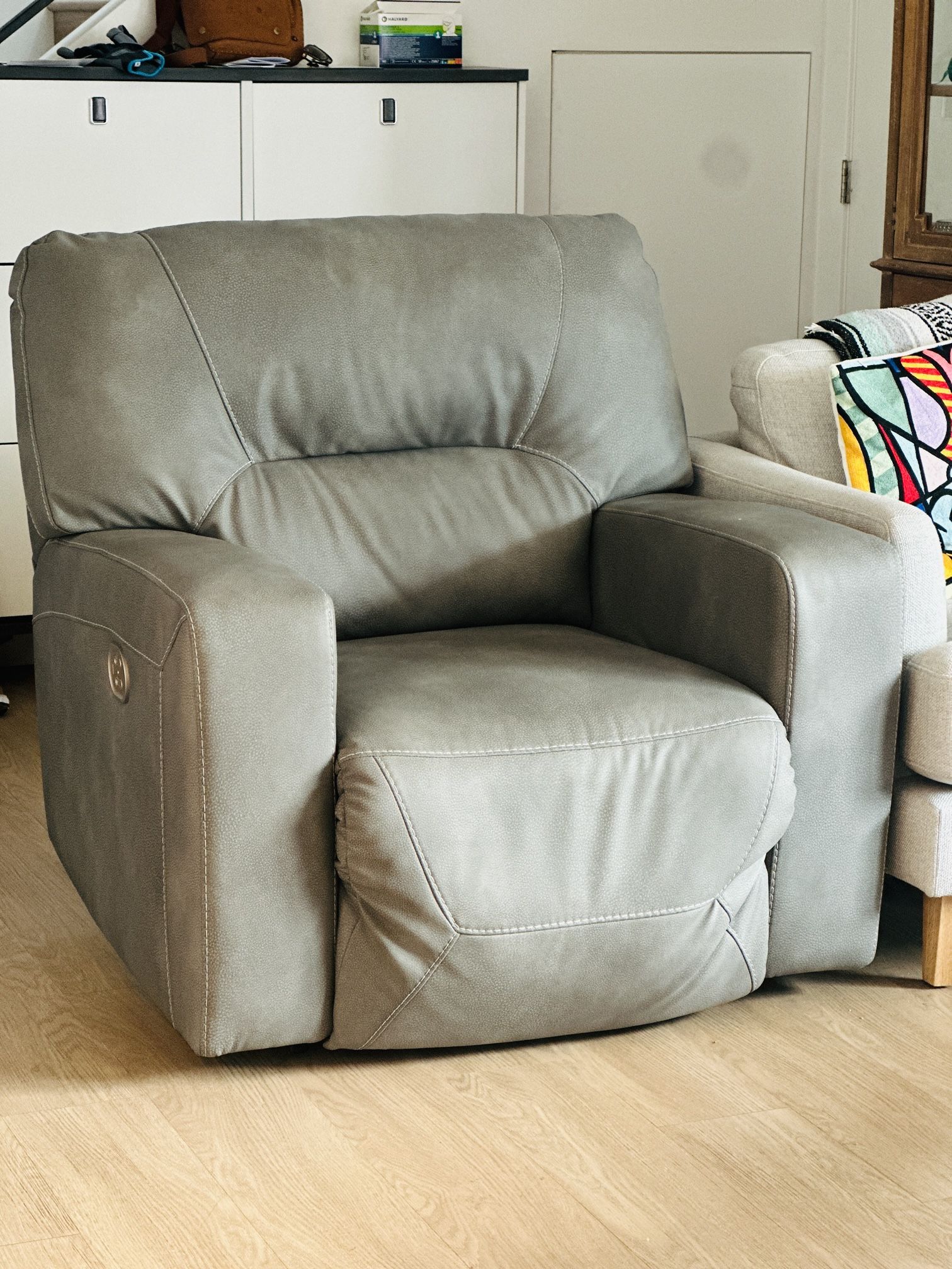 Ashley Recliner Comfortable Chair