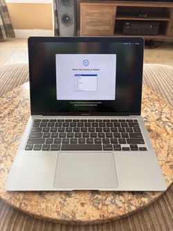 2020 Macbook Air 13 Inch M1 8 GB 256 GB storage
