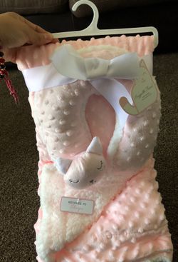 Baby blanket with travel pillow