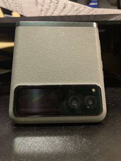 *Unlocked* Motorola Razr 2023 