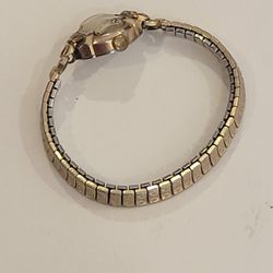 Vintage Portola Ladies Swiss Watch. Gold plated front. Running, Inca 
block.  Pre-owned, good shape, please see photos for details. Diameter 
approxim