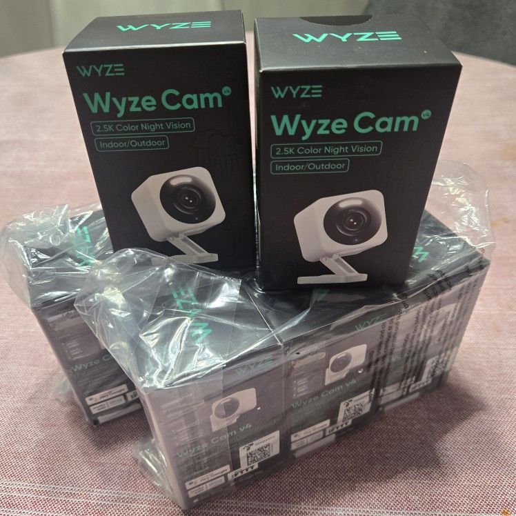 Wyze Cam V4 - Brand New!