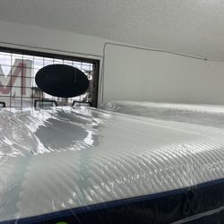 KING SIZE TEMPURPEDIC PROADAPT SOFT MATTRESS & BOX SPRINGS BED SET