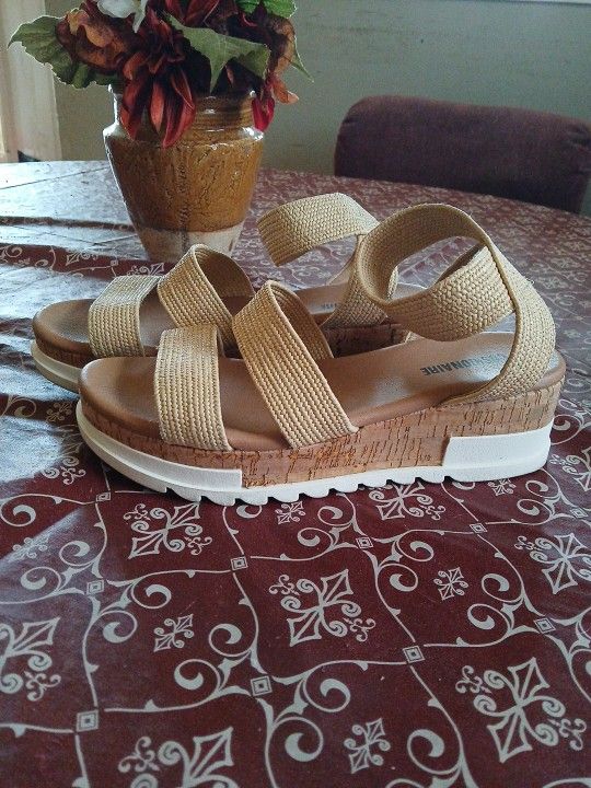 Sandles