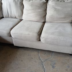 Sofa Sectional Confortable Good Condition no pets no rips $265