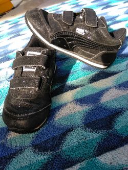 Toddler girl pumas