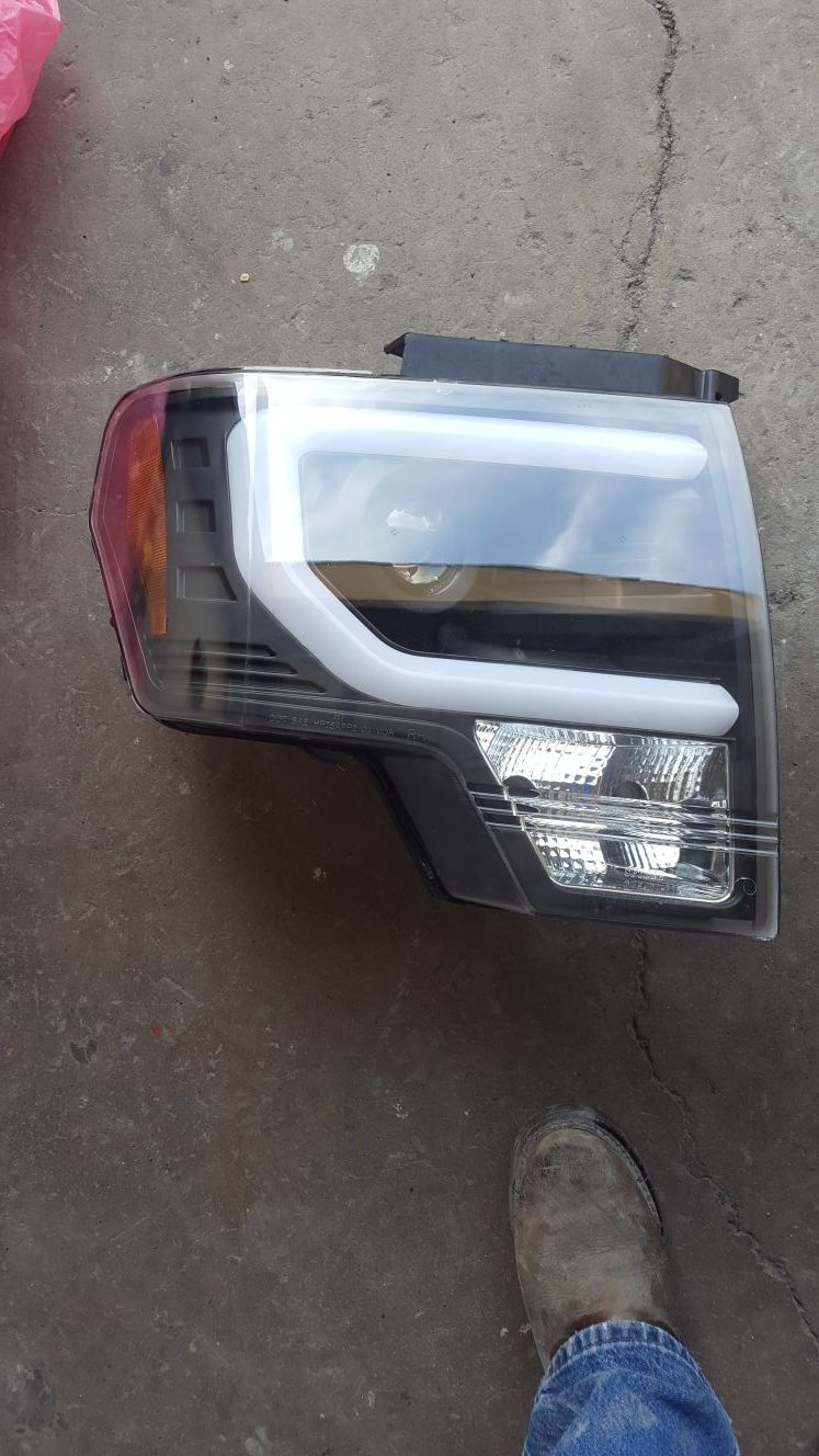 Front lights Ford f150 2010-2014