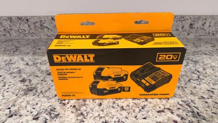 DEWALT 20V MAX Battery and Charger Kit