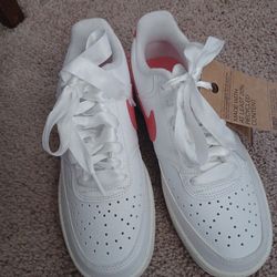 Nike Court Vision Low Sneaker (Women), Size 7