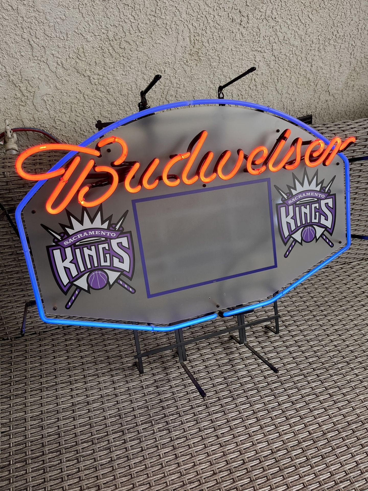KINGS NEON LIGHT BUDWEISER 