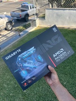 GIGABYTE - Radeon RX 9070 XT GAMING OC 16G GDDR6 PCI Express 5.0 Graphics Card - Black