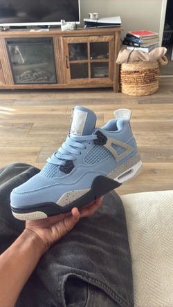 Jordan 4 university blue size 8.5
