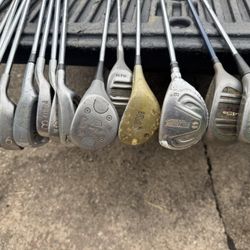 Rt Handed Set Of Golf Clubs