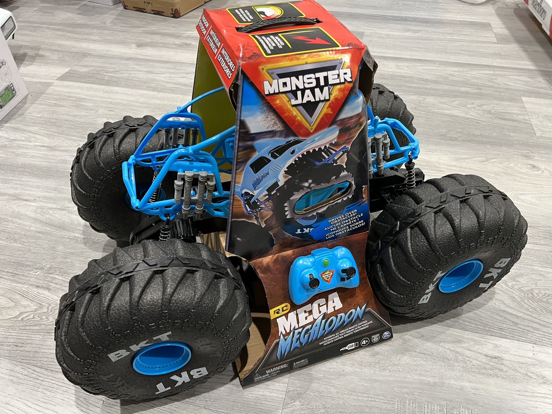 Monster Jam 1/6 Mega Megalodon Remote Control Monster Truck No Body