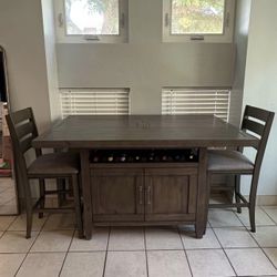 TABLE WITH 2 Chairs, MOVING 