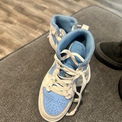 Kids clothes between 6 and 7 years old