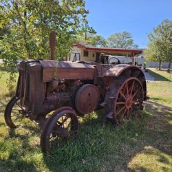 Antique John Deer Tractor 