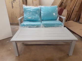 New cosco LOVESEAT and coffee table cushions included