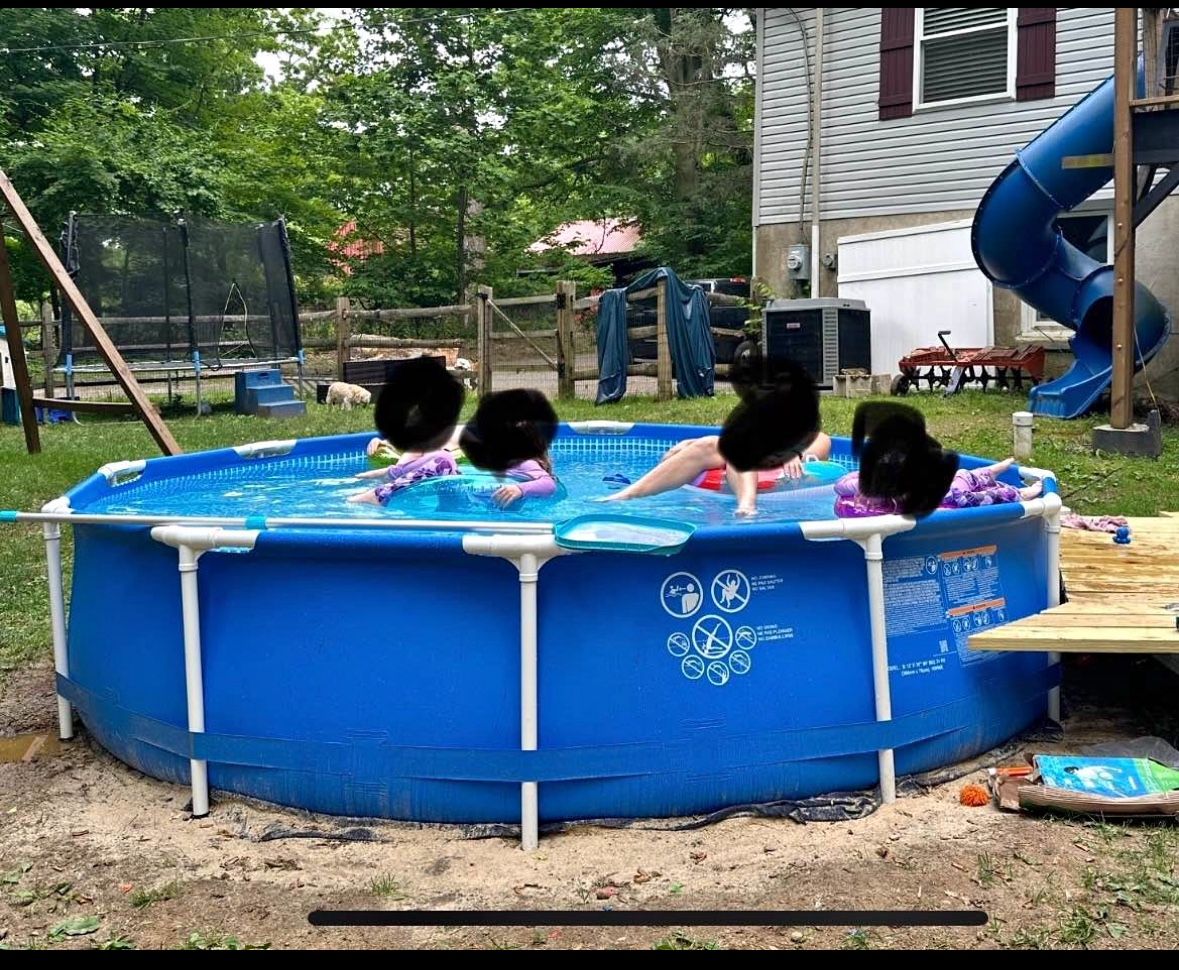 10x30 swimming pool with pump good condition