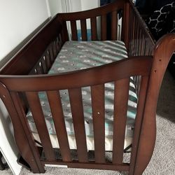 Barely Used Crib With 1 Mattress