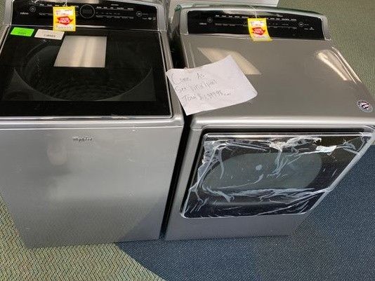 BRAND NEW WHIRLPOOL WASHER AND GAS DRYER SET