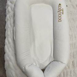 White Dockatot Deluxe + With Extra Marble Cover 