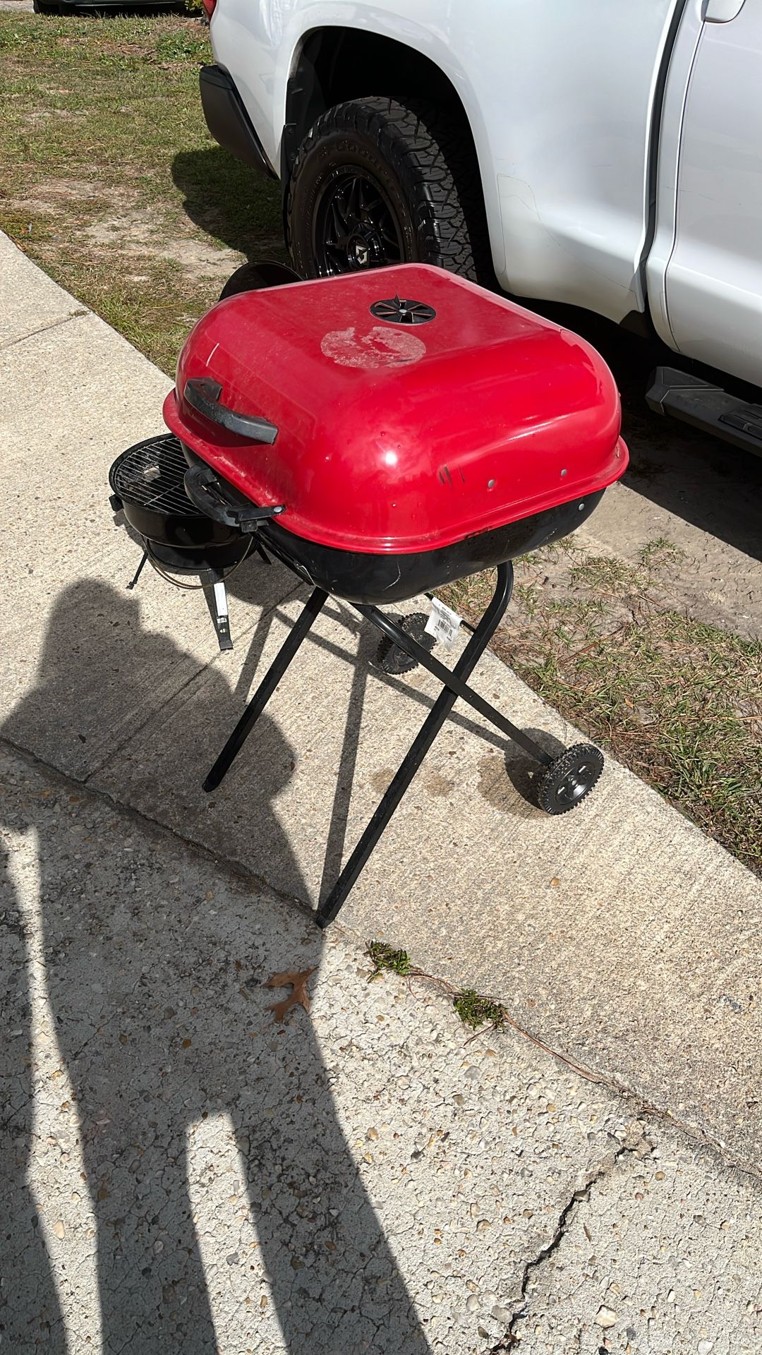 Anericana Large Charcoal Grill Foldable Legs Nice On Wheels Retails 59