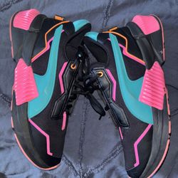 Puma Women Size 8.5 Sneaker 