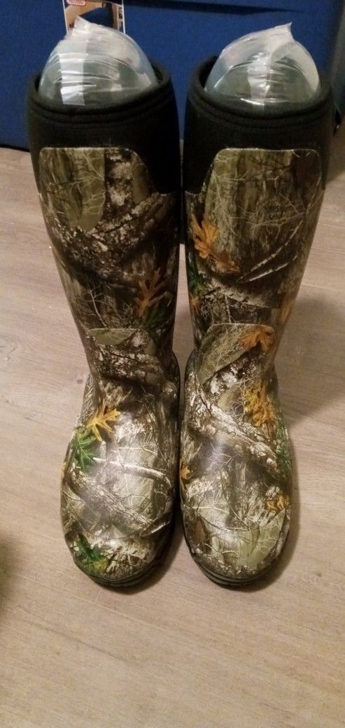 New. Boots Whater Proof