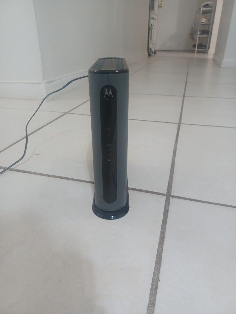 24 X 8 Cable Modem Plus AC1900 Router