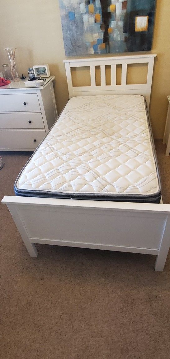 IKEA Hemnes Twin Bed (No mattress/box spring )