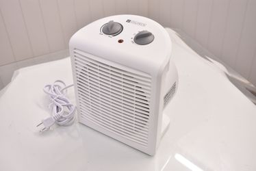 A000109A Utilitech Up to 1500-Watt Utility Fan Compact Space Heater