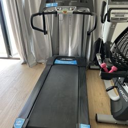 Life Fitness Treadmill 