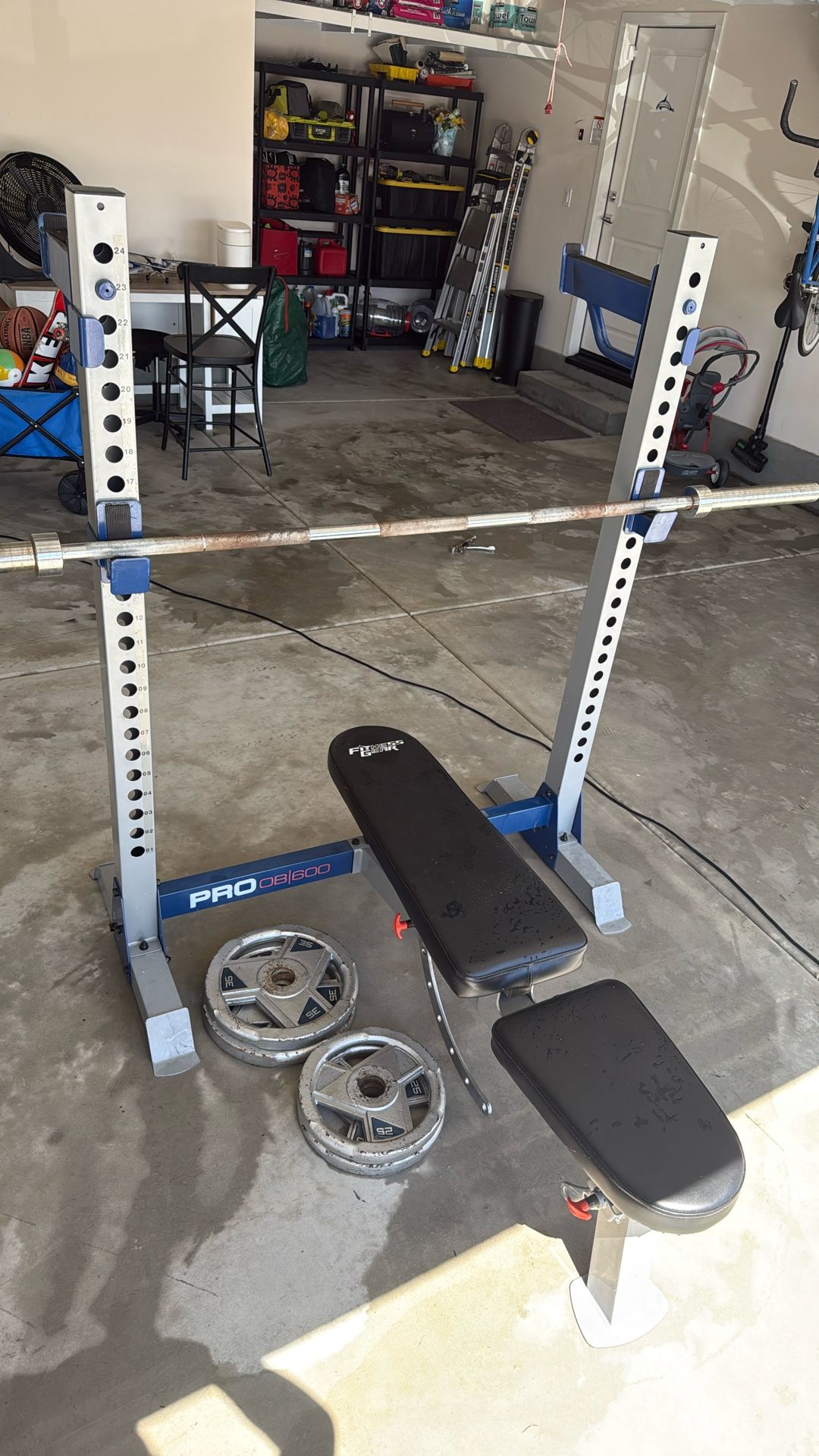 Weight bench with Bar and Plates